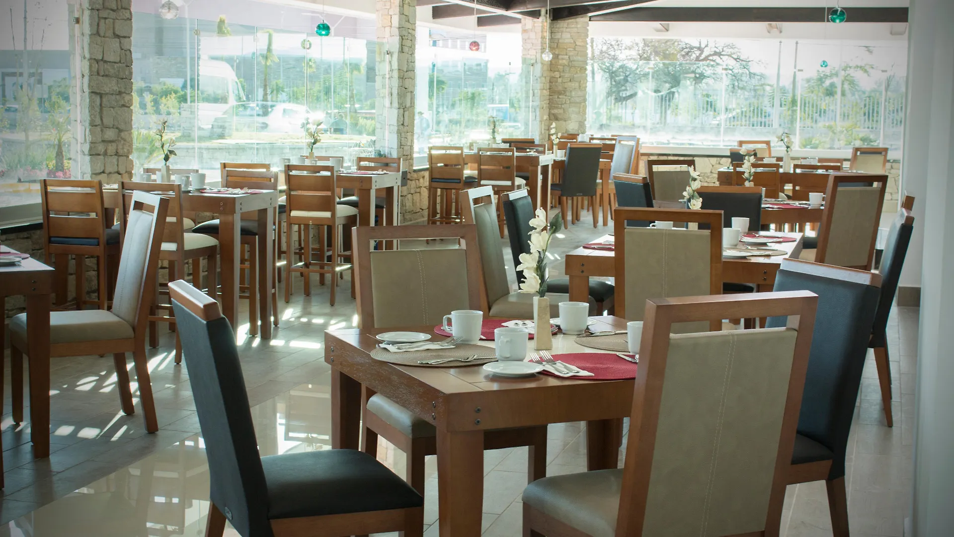 Hotel Holiday Inn Queretaro Zona Krystal By Ihg El Salitre