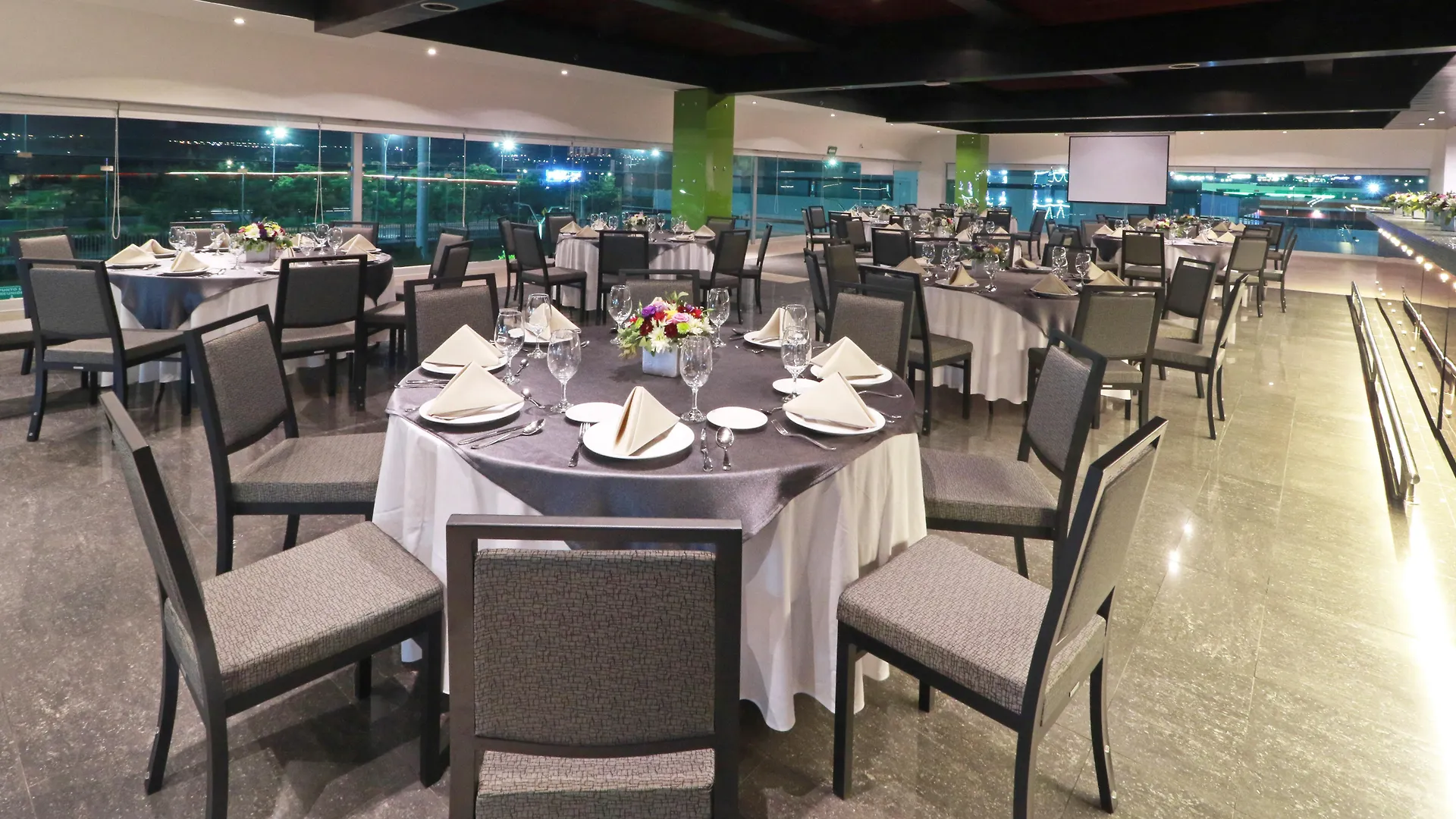 Holiday Inn Queretaro Zona Krystal By Ihg El Salitre Mexico