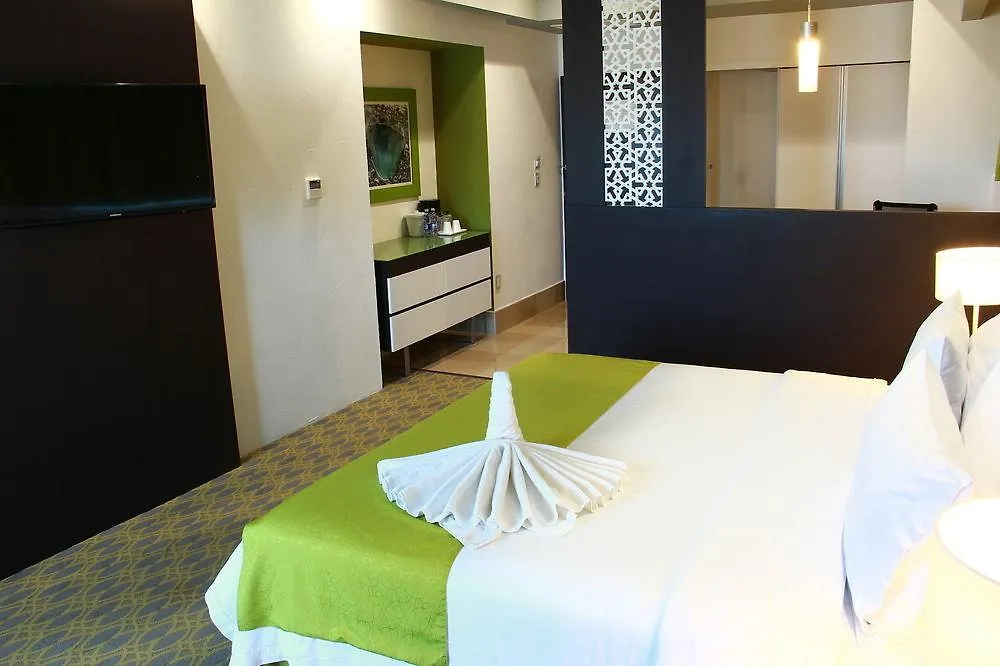 Holiday Inn Queretaro Zona Krystal By Ihg El Salitre 5*,  Mexiko